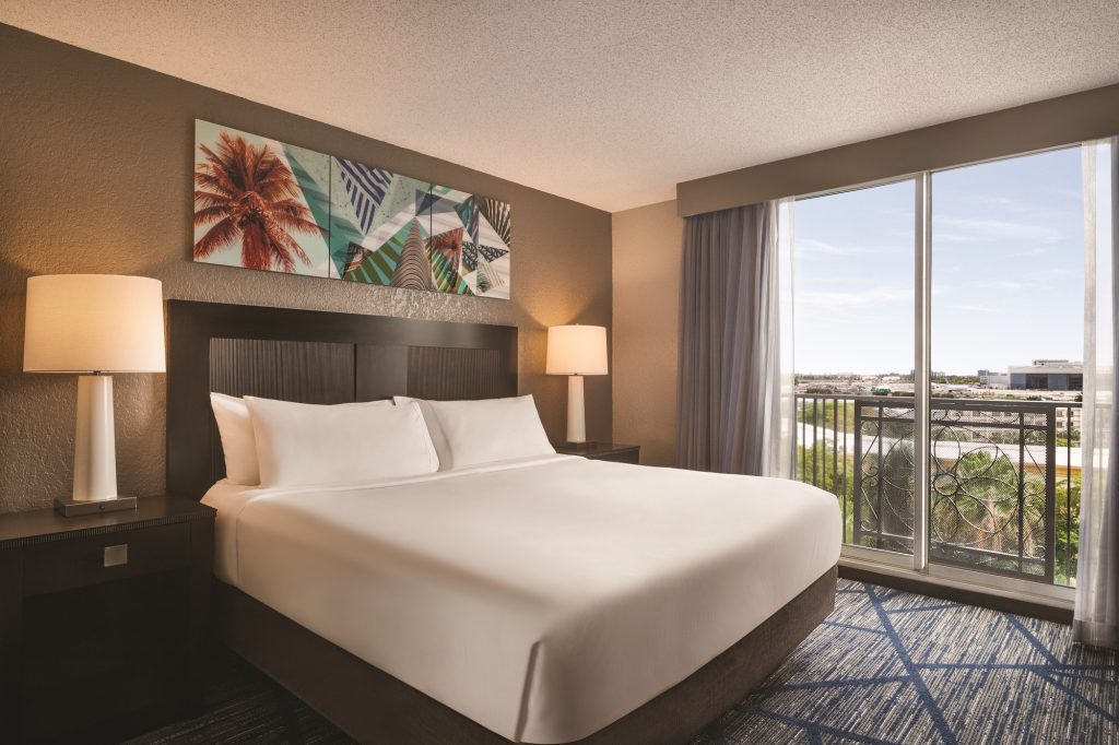Embassy Suites by Hilton Miami International Airport_King Bed Premium Suite 2