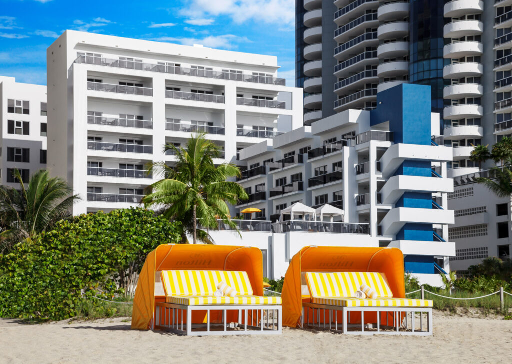 Hilton Cabana_Beach Daybed 2